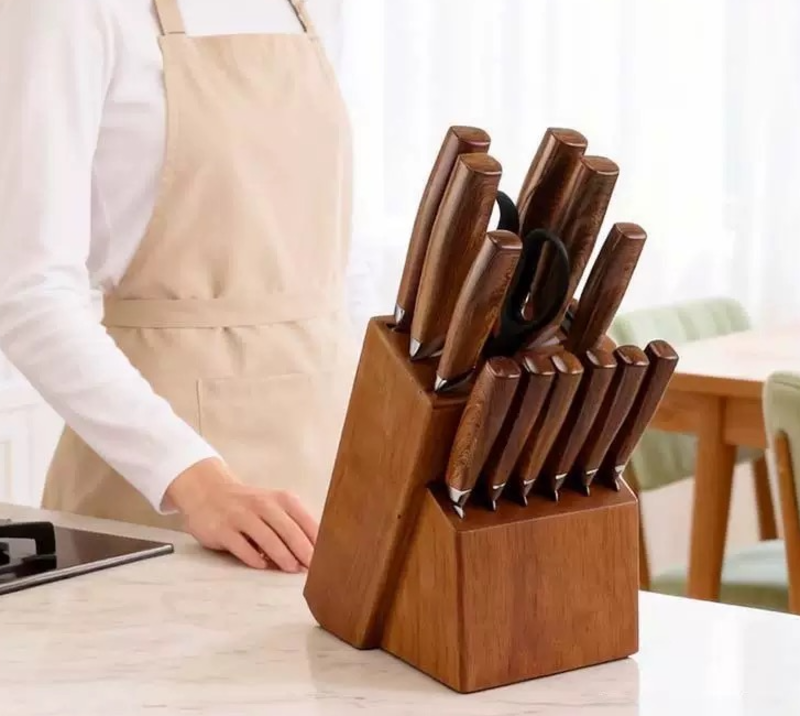 Kitchen knife holder elegant & sturdy. Universal Acacia knife block with slots for knives