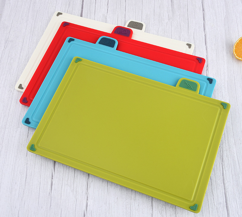 QJ4018 PP Plastic Cutting Board with Stand/ BPA-Free Reversible Kitchen Cutting Board Set of 5